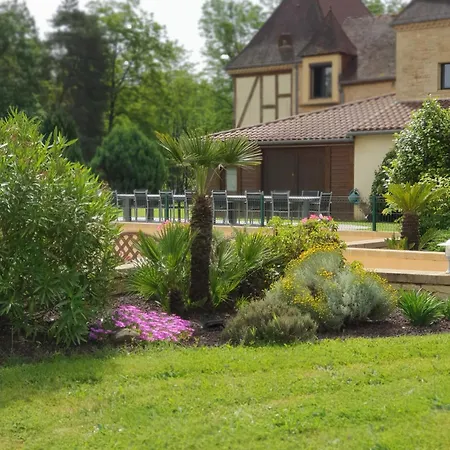 D'hotes Les Peyrouses Guest house